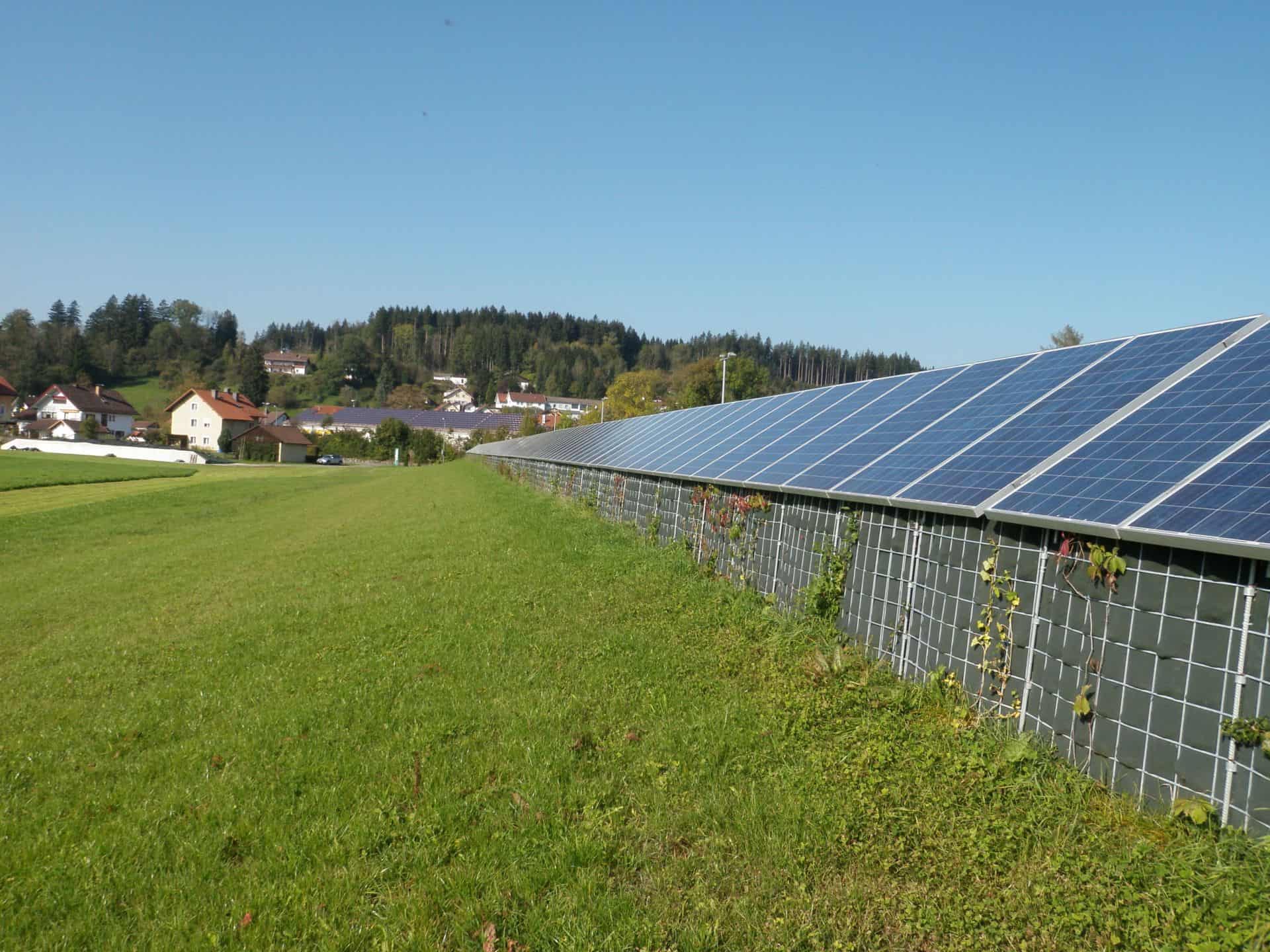 Photovoltaik-Biessenhofen-2-Naturwand