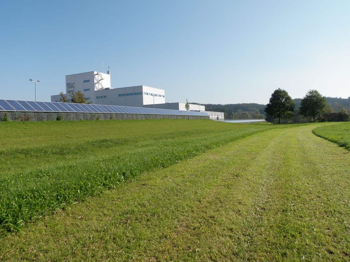 Photovoltaik-Biessenhofen-4-Naturwand